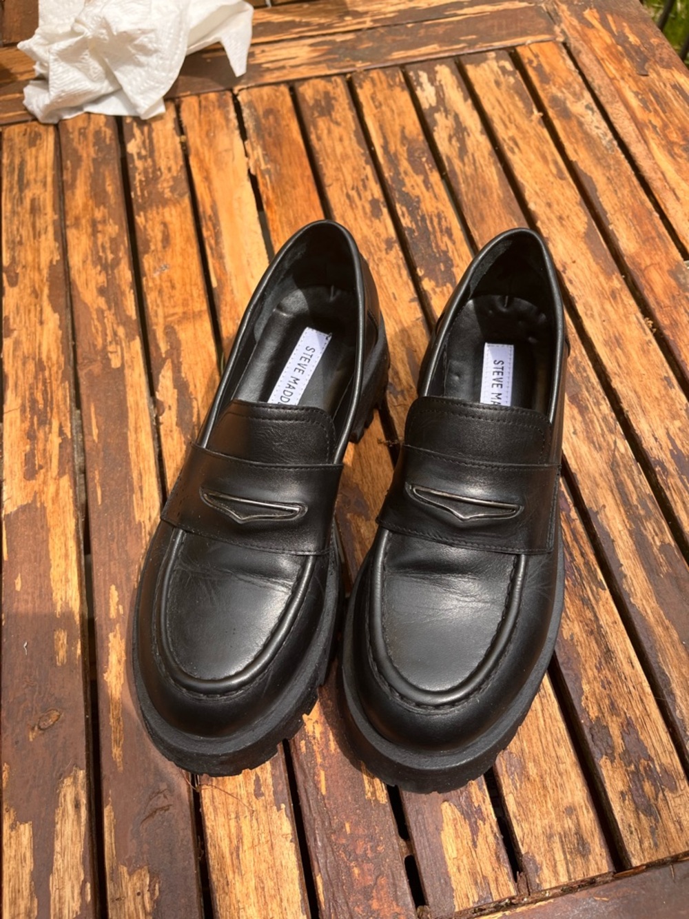 Lawrence platform loafer from Steve Madden. Very good condition. 7.5